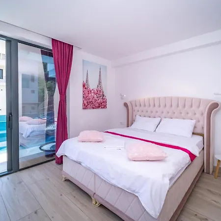 Beautiful In With Jacuzzi Holiday home *