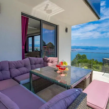 Beautiful In With Jacuzzi Holiday home *
